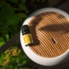 Dyfuzor ultradźwiękowy AROMA ZEN — butelka z oznaczeniami certyfikatów na etykiecie