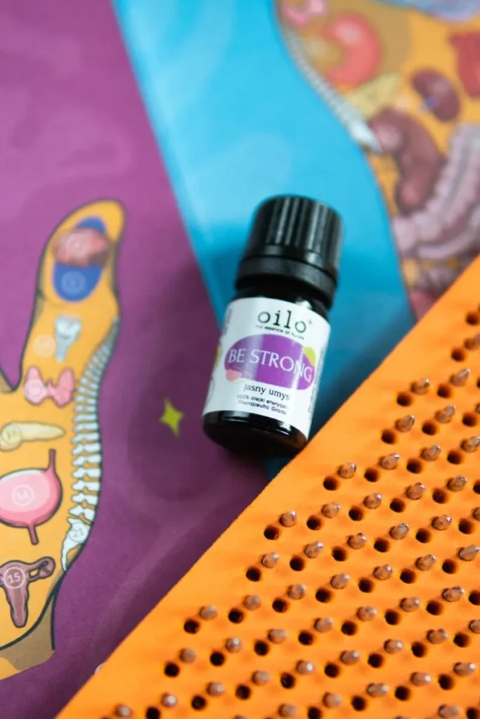 Zestaw AROMA ACUPRES BOARDS — kompozycja z buteleczkami i roślinami