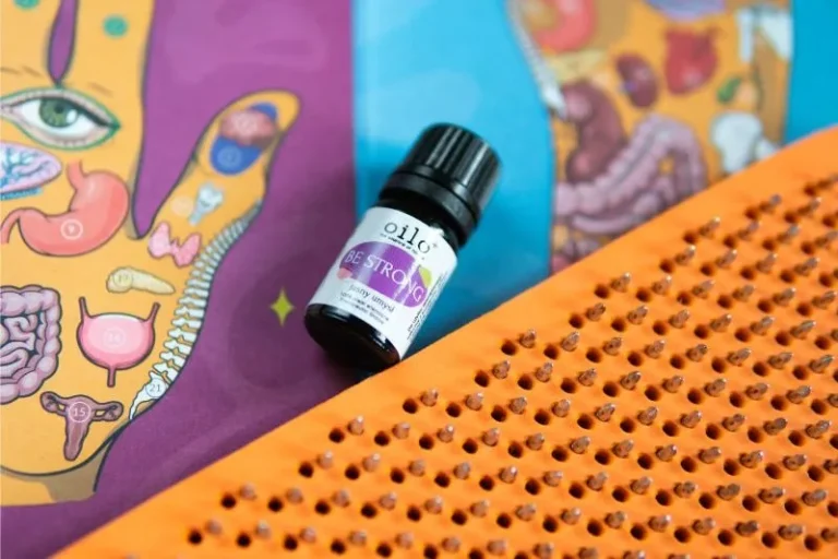 Zestaw AROMA ACUPRES BOARDS — butelka na tle aranżacji