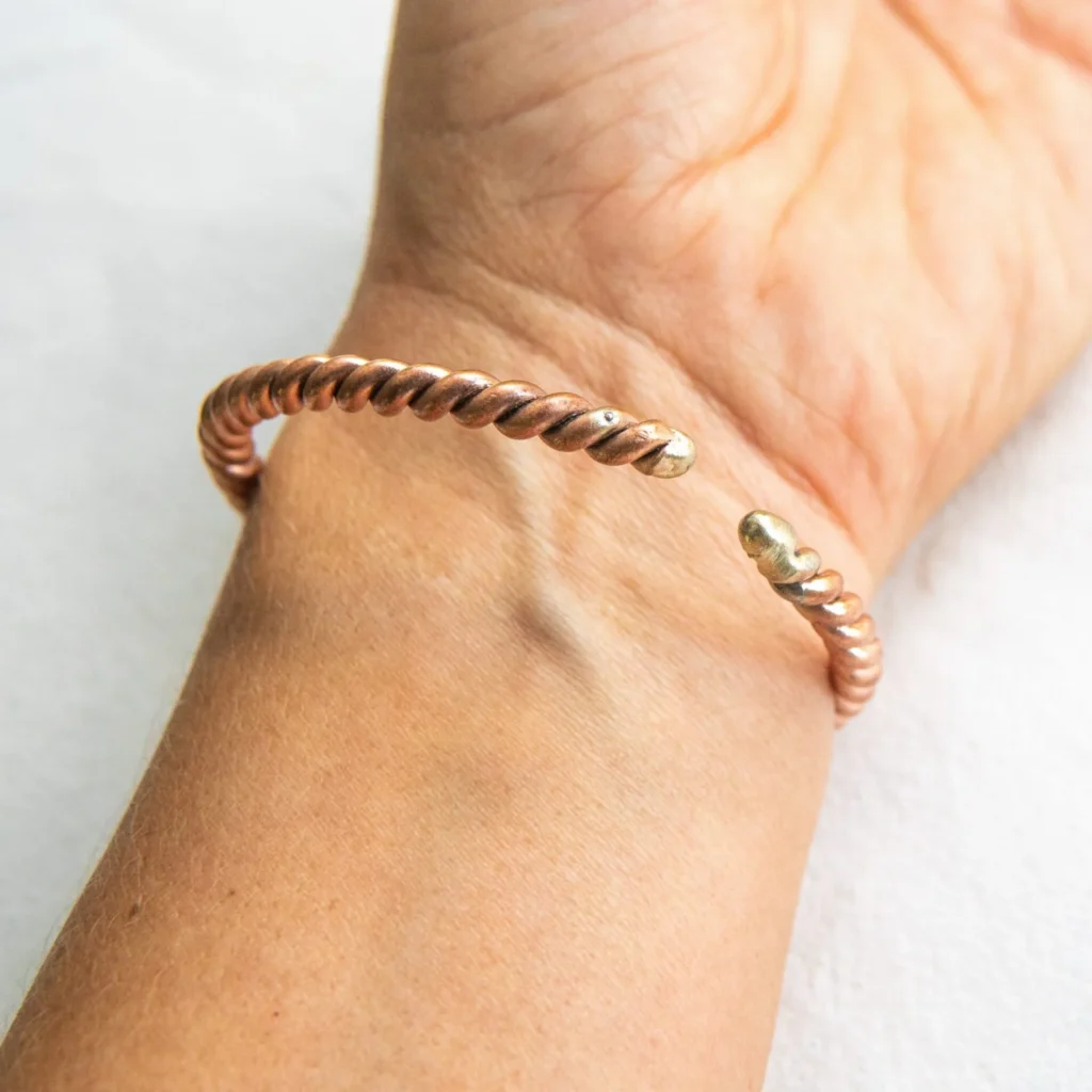 Tensory, ringi i bransoletki miedziane HANDMADE — zbliżenie rośliny / kwiatów