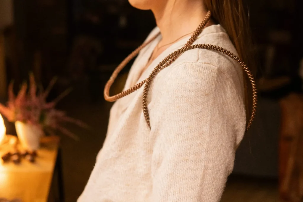 Tensory, ringi i bransoletki miedziane HANDMADE — zbliżenie rośliny / kwiatów